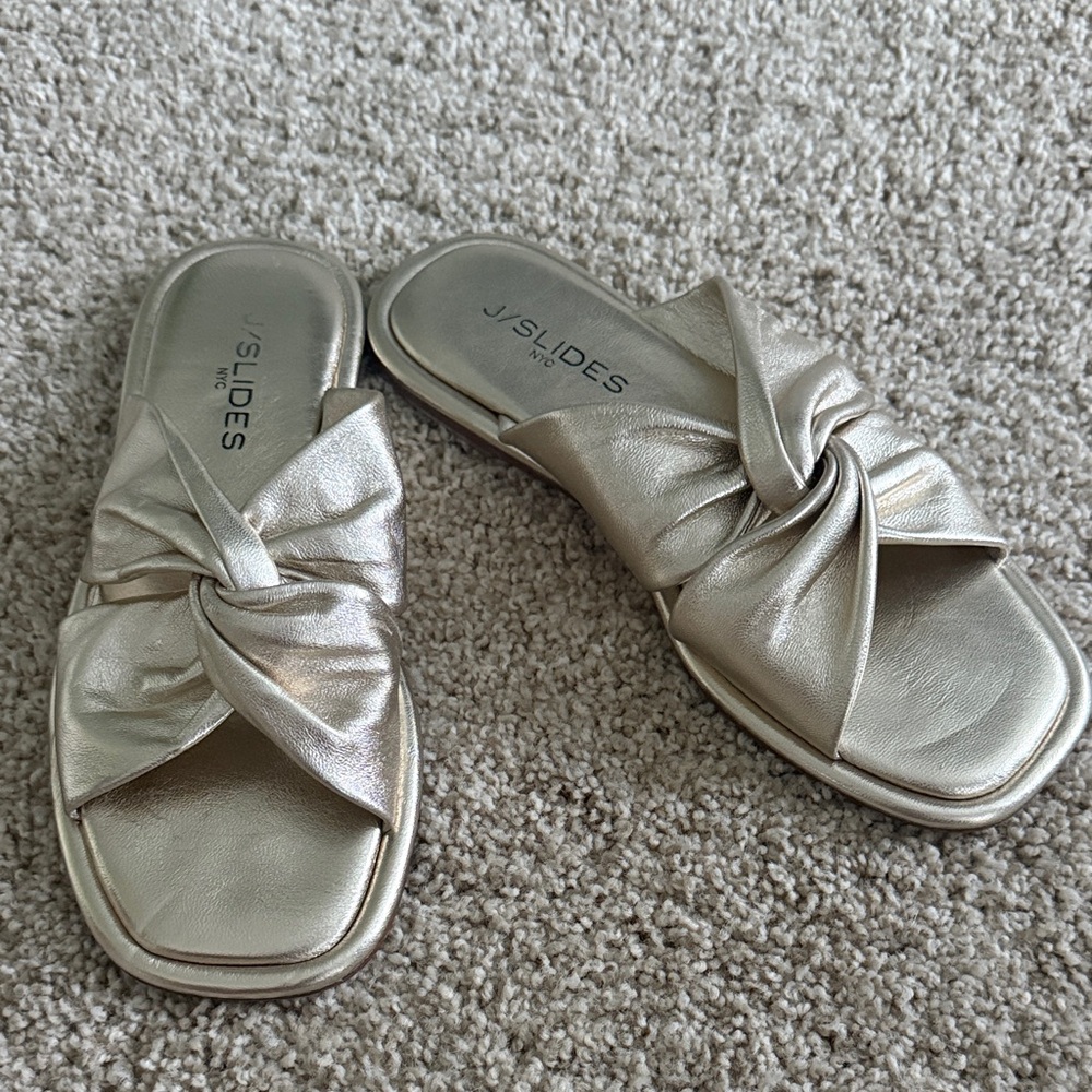 J/SLIDES Metallic Knot Slide Sandals - Champagne Gold. Size 6.5 (fit like 7)